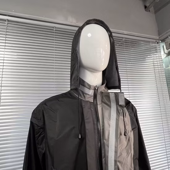 Men Outdoor Breathable Waterproof Windproof Windbreaker Jacket with Hood